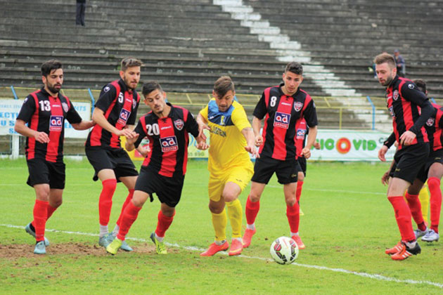 Lideri în play-out!