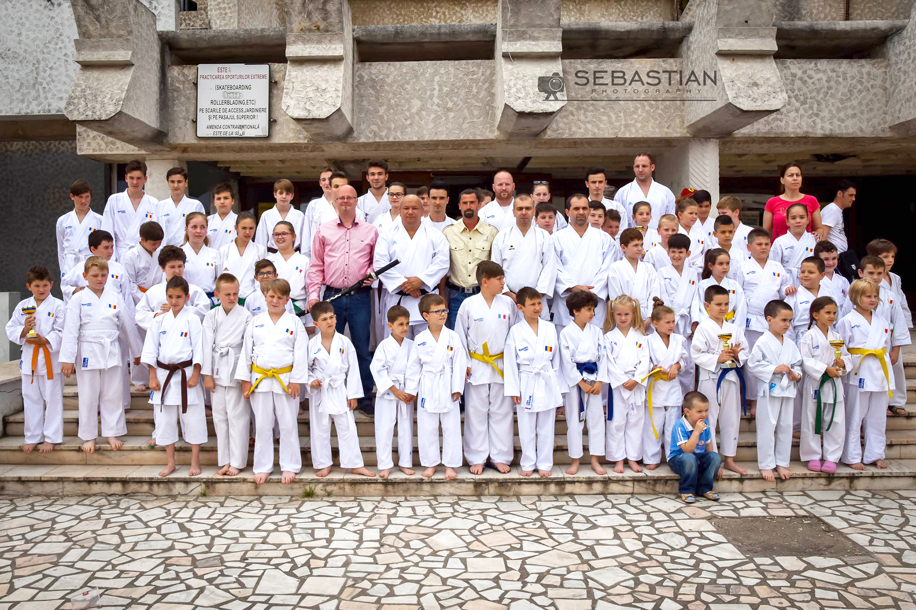 Peste 100 de karateka la examenul de centură