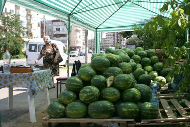 “Lebenițarii”, exilați în piețe de Primărie