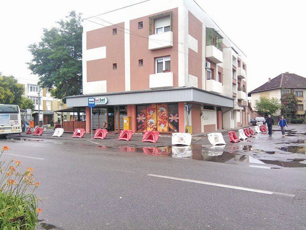 Un bloc întreg, în pericol  de prăbușire