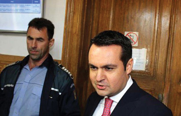 Primarul reales din Baia Mare, Cătălin Cherecheş, le dă indicaţii din arest subordonaţilor din Primărie