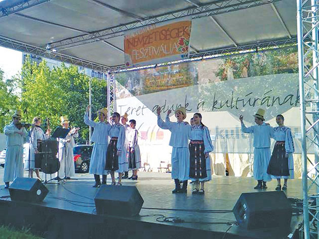 Ansamblul Ceatăra a participat la Festivalul Naţionalităţilor la Budapesta