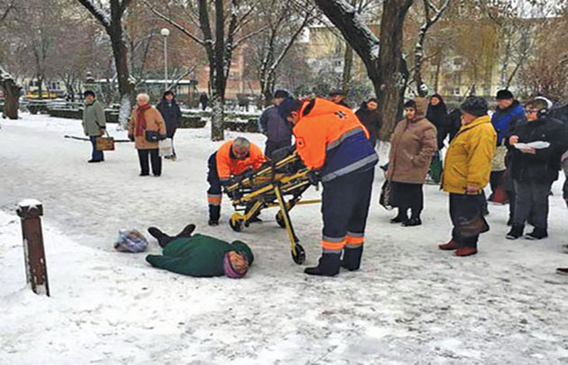 Niciun vinovat în cazul femeii căzute în fața Spitalului