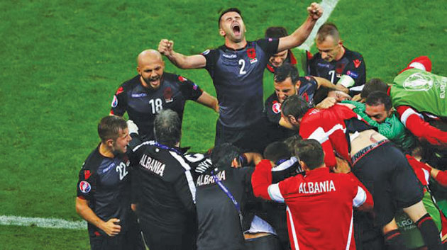 Jucătorii albanezi vor primi paşapoarte diplomatice după succesul istoric cu România