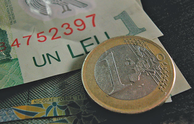 Euro creşte cu 0,4% faţă de leu
