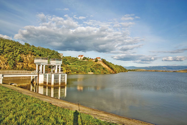 Lacul Călineşti-Oaş, locaţia ideală pentru petrecerea timpului liber