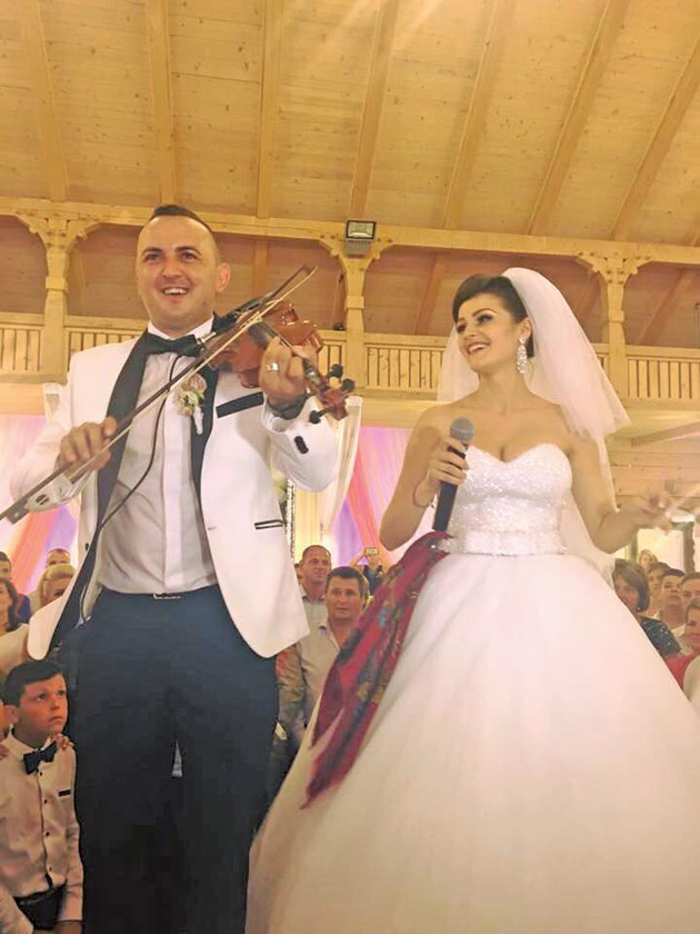 Vasilică Ceterașu a avut o nuntă ca-n povești! Mirii  s-au distrat 3 zile și 3 nopți cu peste 1500 de invitați!