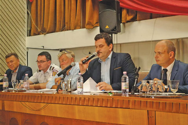 Primarii, băgaţi în şedinţă!