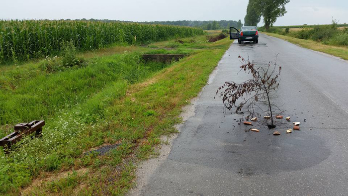 Atenţie se surpă şoseaua!