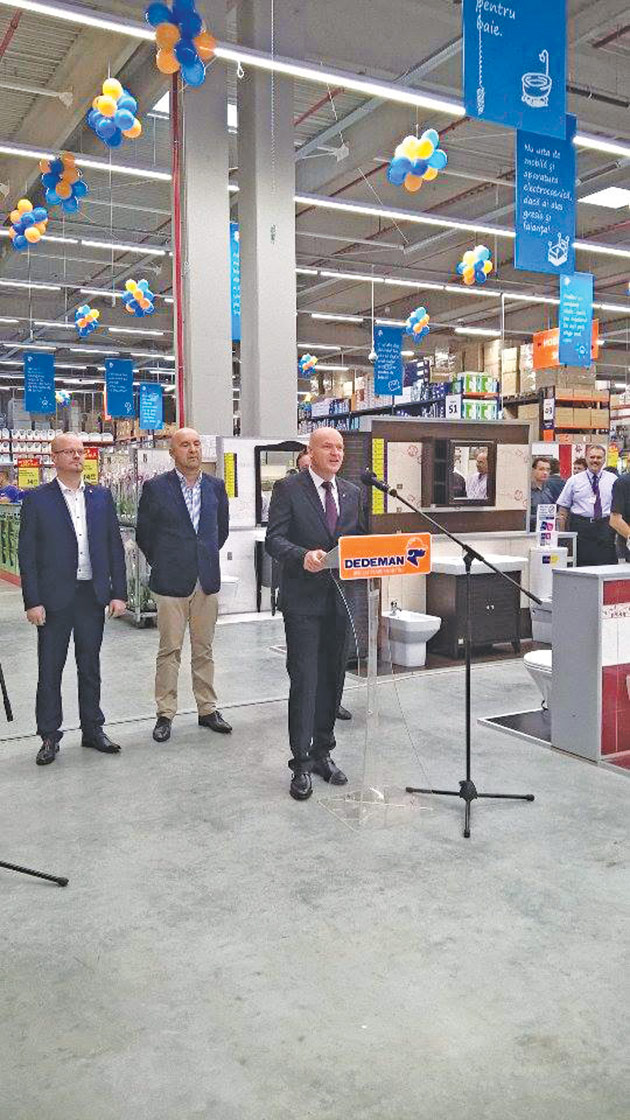 Sătmărenii s-au înghesuit din prima zi la DEDEMAN