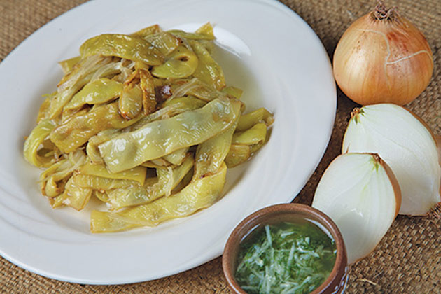 Fasole verde cu ceapă și Găluște romane