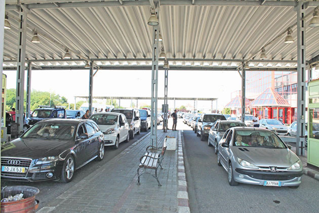 Aglomerație în Vama Petea