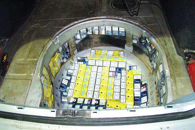 Un rezervor burduşit cu peste 2000 de pachete de Jin Ling