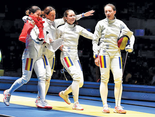 Dinu-GhermanPop-Popescu-se-bucura-dupa-24-23-cu-SUA-la-JO-in-8-7