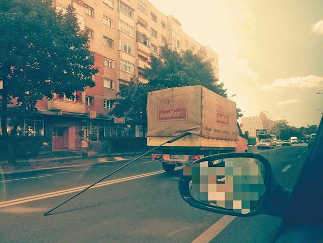 Vehicul lung şi periculos!