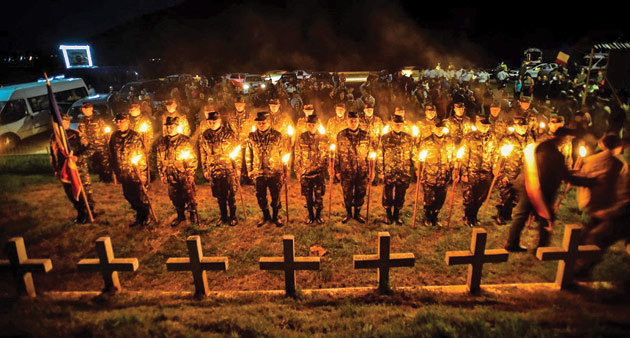 Soldații români au trecut Carpații, în aplauzele mulțimii