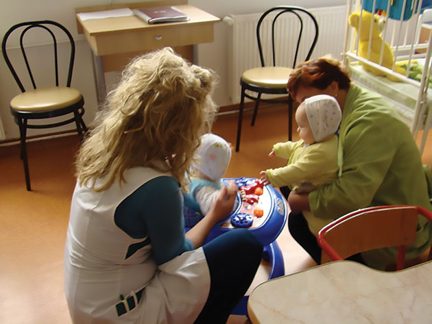 Au apărut primii voluntari pentru copiii abandonați