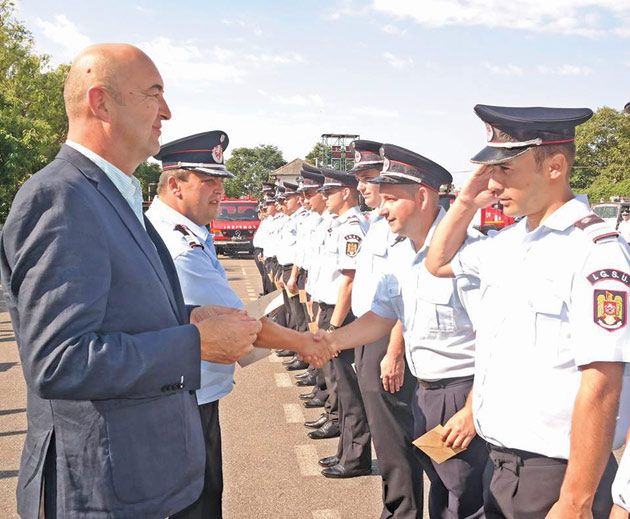Radu Bud a felicitat pompierii avansați în grad