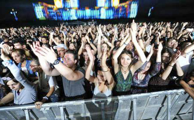 Rihanna a făcut Bucureștiul să strălucească precum un diamant