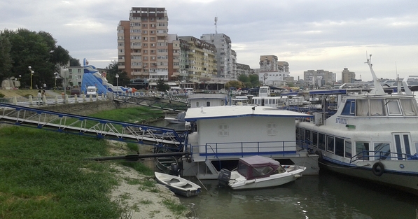 Doi imigranţi s-au înecat în timp ce încercau să traverseze Dunărea spre România/ Alţi 15 imigranţi, depistaţi de poliţiştii de frontieră din Timiş