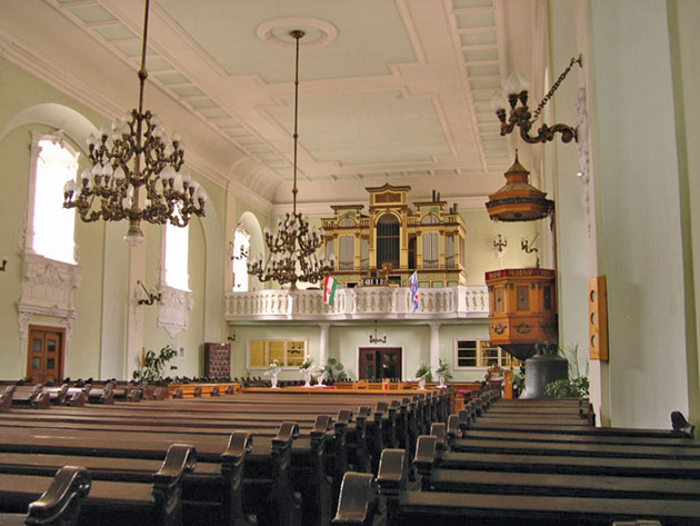 biserica-cu-lanturi2