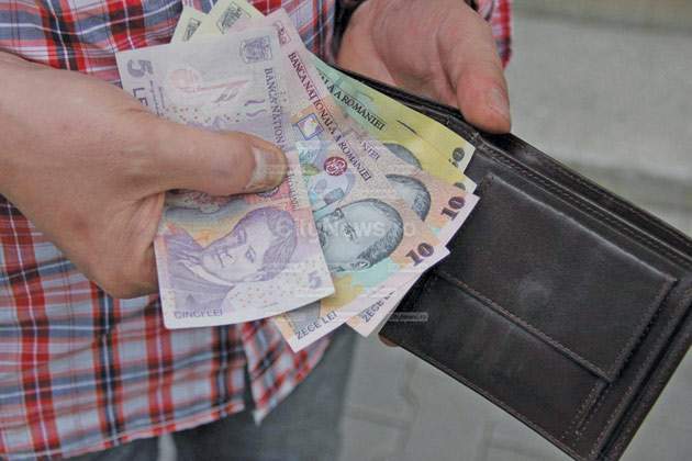 Economia pe plus, salariile pe minus