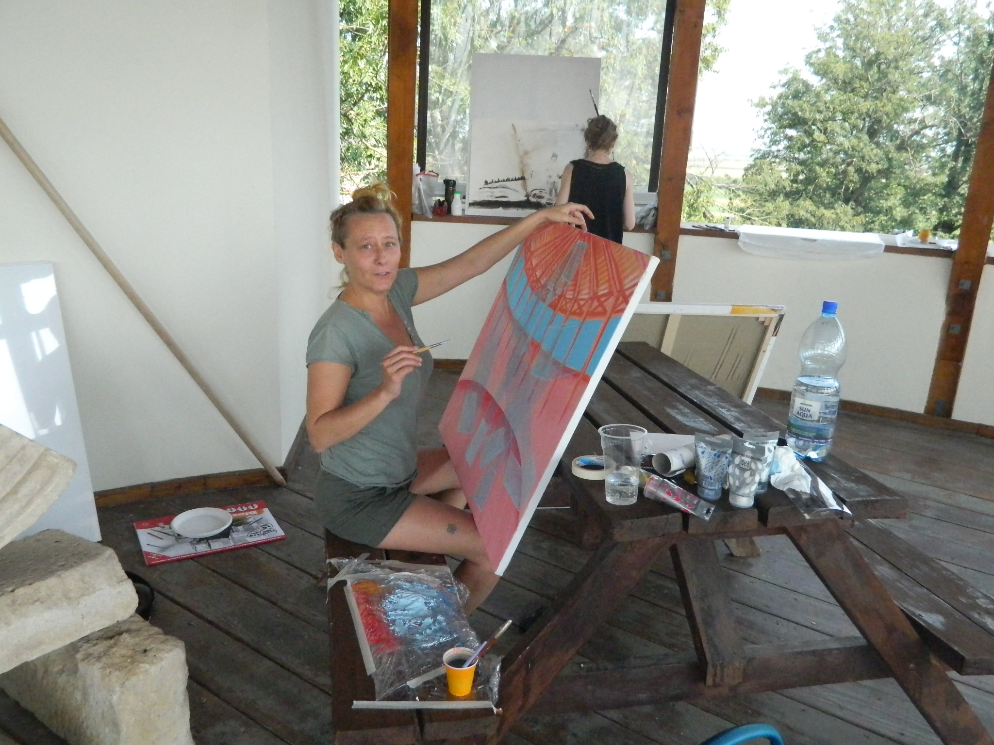 Artista Dorothea Fleiss reuneşte pictori din lumea întreagă la poalele Cetăţii Ardud