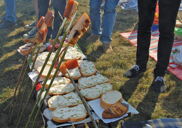 Record cu slănină friptă şi ceapă la Pericei!
