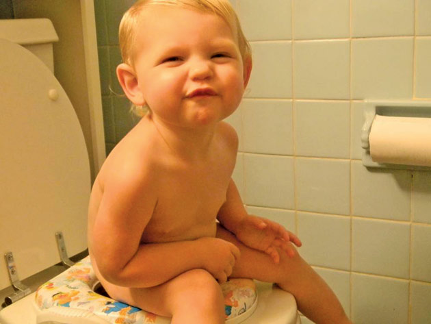 Îşi dă părinţii în judecată deoarece i-au pus poze cu ea,  pe facebook, de când era mică