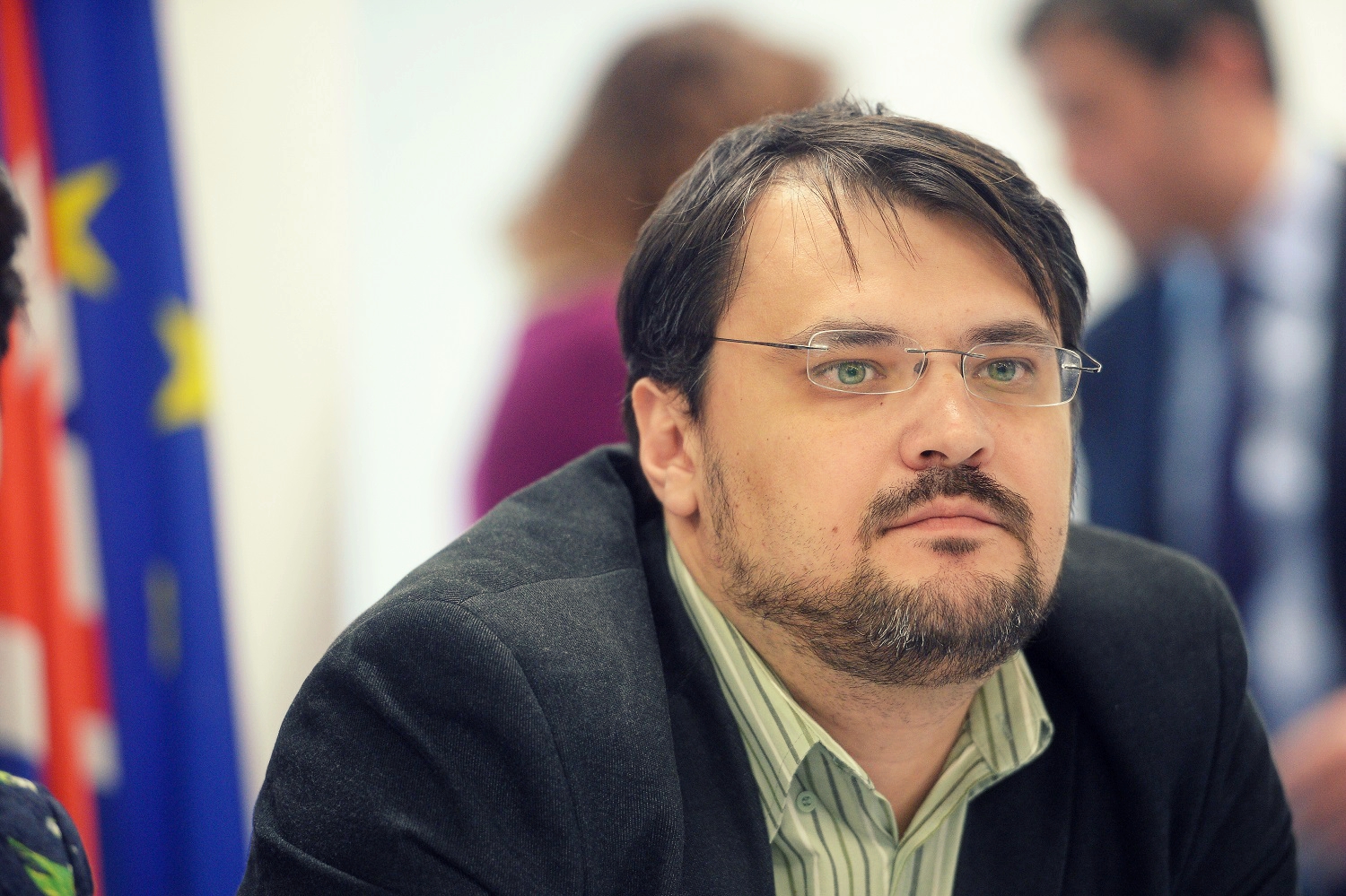 Noi demisii în Guvern pentru alegerile parlamentare