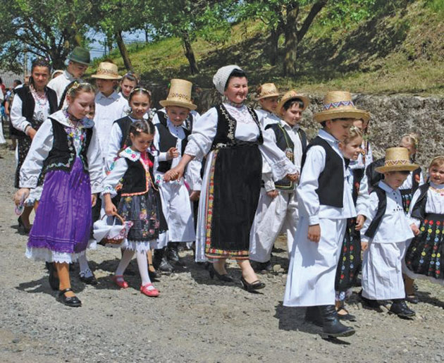Limba, portul şi datinile strămoşeşti în judeţul Satu Mare