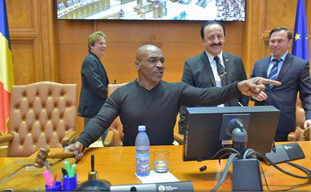 Mike Tyson a vizitat Palatul Parlamentului