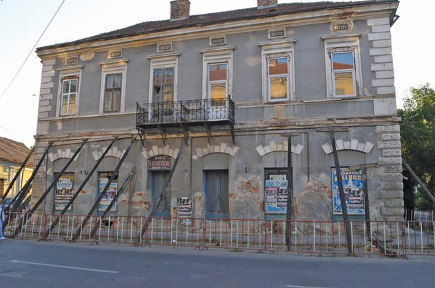 Primăria vrea să reabiliteze casa cu bârne
