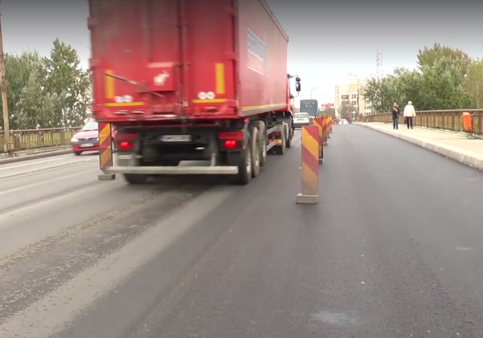 În curând se va circula normal pe Podul Decebal. Momentan sunt disponibile trei benzi
