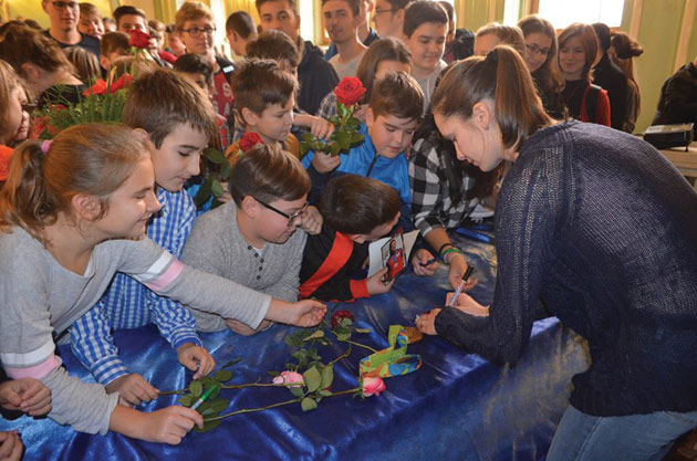 Simona Pop , „fata de aur”  a Colegiului Naţional Mihai Eminescu