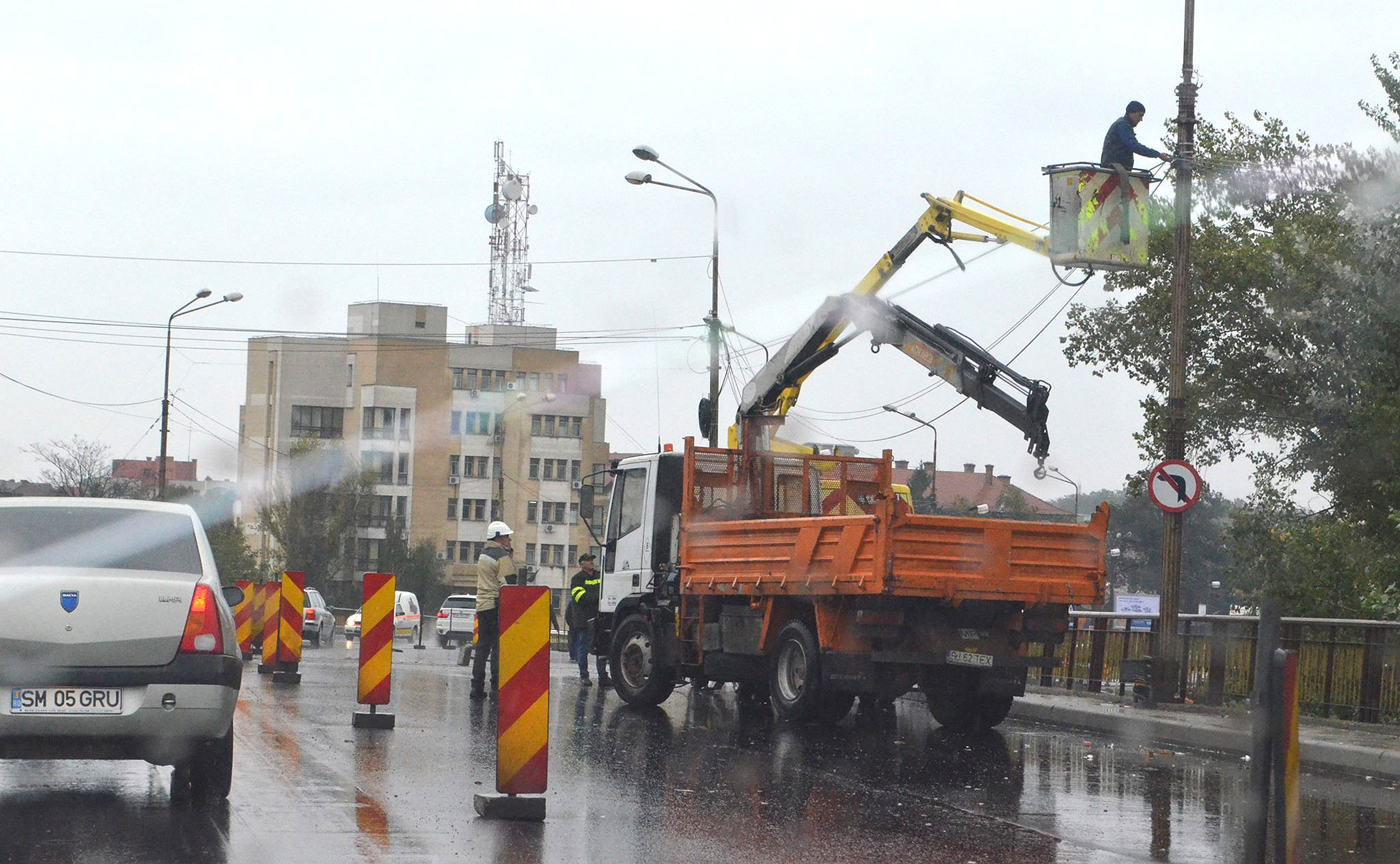 Stâlpii de pe Podul Decebal sunt schimbați