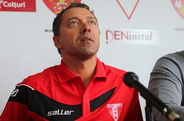 UTA  /  Probleme pentru Roşu, chiar la debut