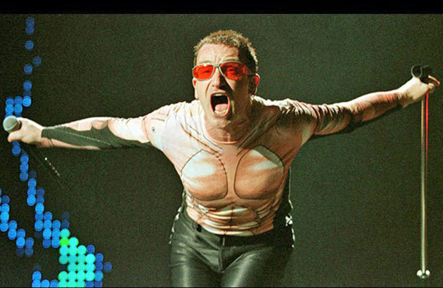 Motivul pentru care Bono este primul bărbat care ajunge pe lista “Femeia Anului” a revistei Glamour