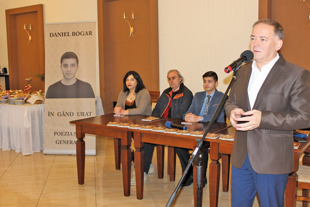 Un tânăr de 18 ani a impresionat prin cuvinte înșirate pe hârtie