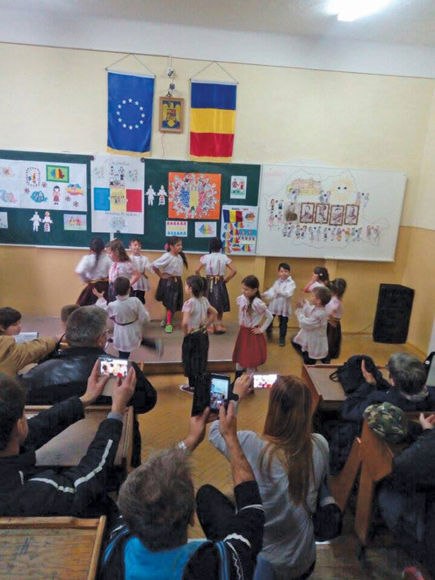 Spectacol de 1 Decembrie la Școala Gimnazială ”Dr. Vasile Lucaciu”