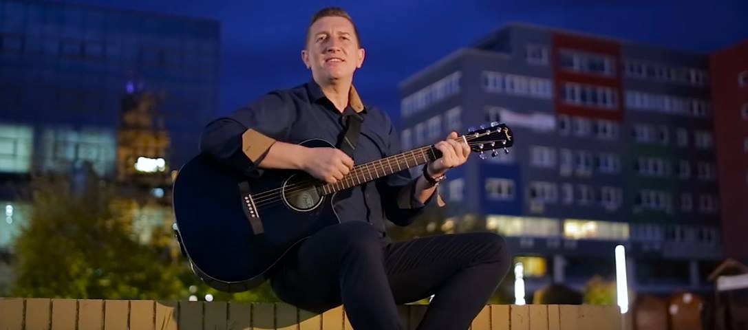 Artistul Petrică Mureșan a reușit să atingă sufletele românilor