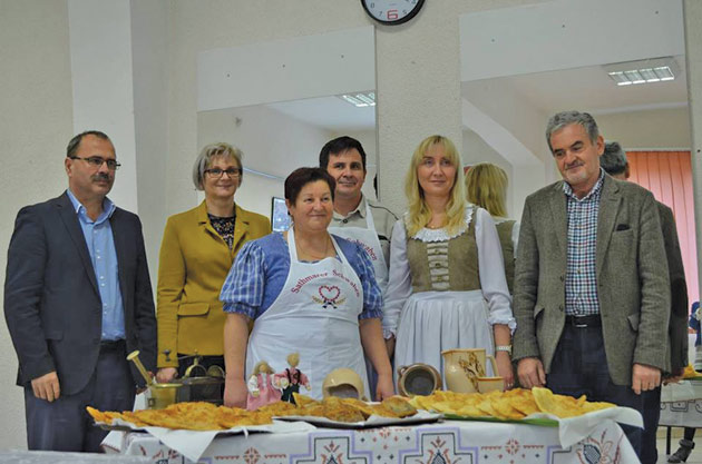 Șvabii sătmăreni vor să înregistreze marca ştrudli la OSIM