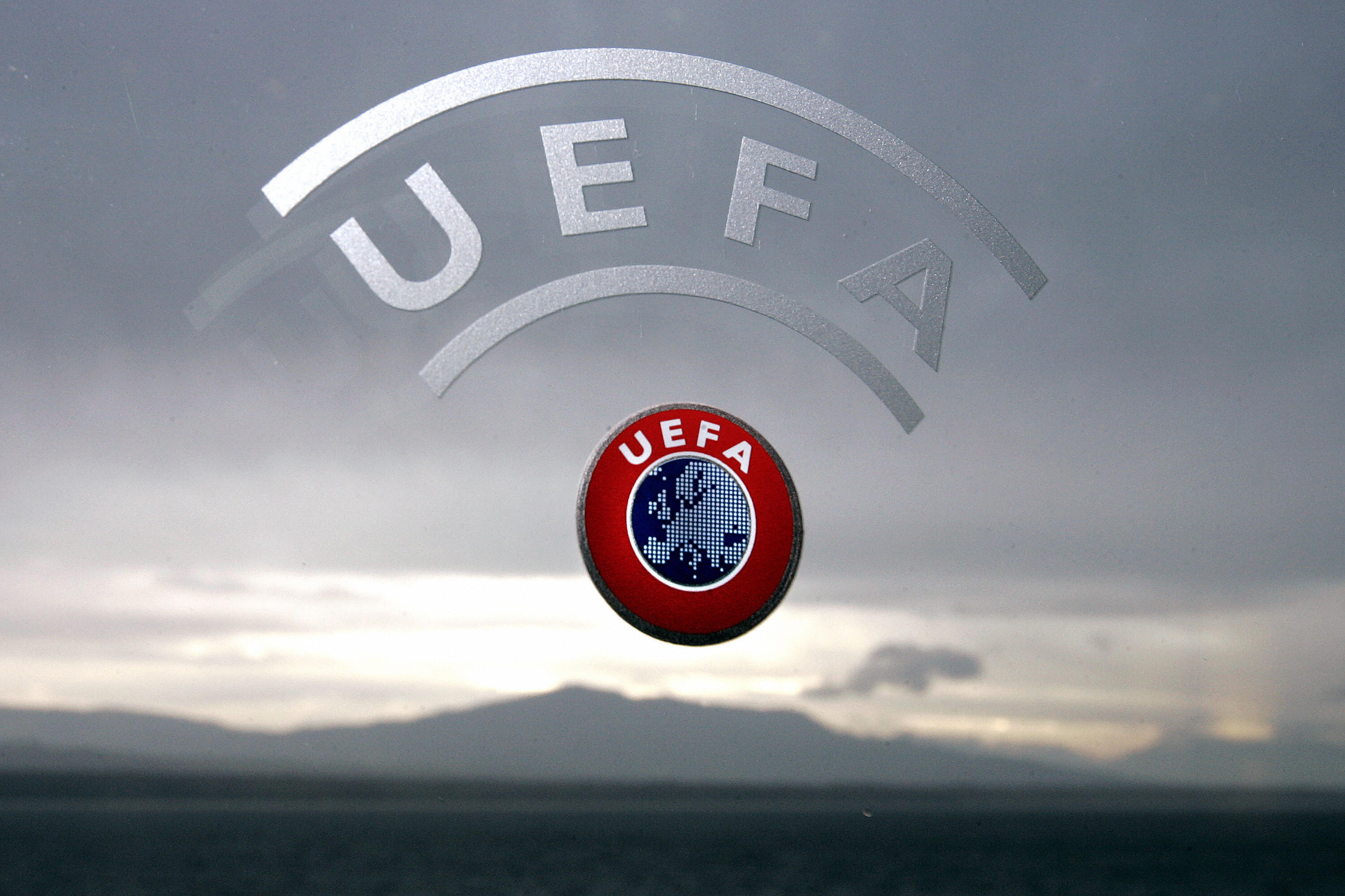 Bani de la UEFA
