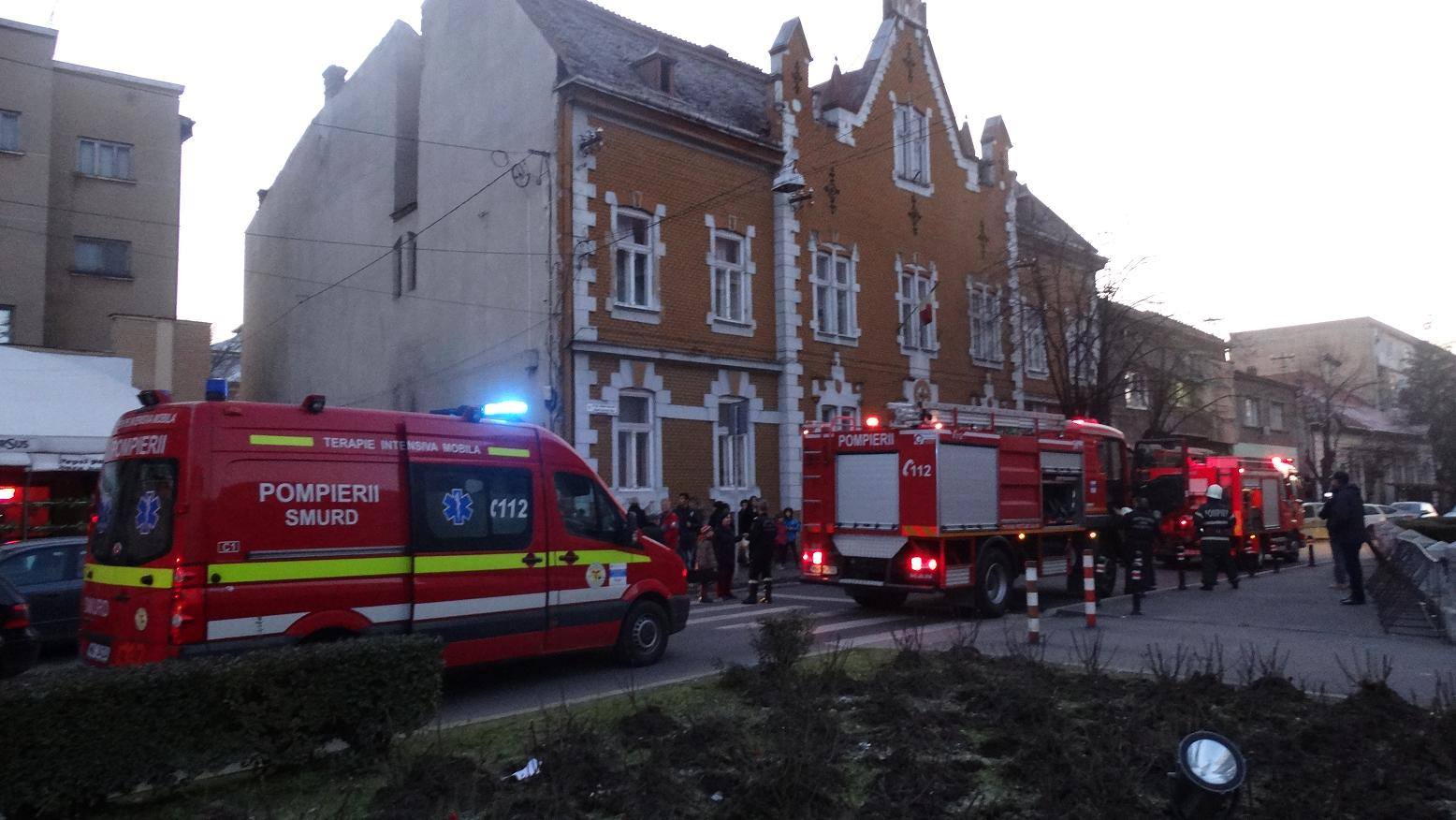 Incendiu de proporții la garderoba Teatrului de Nord