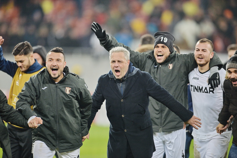 Astra da, Steaua ba. Giurgiuvenii jubilează, în timp ce roş-albaştrii se zbat în anonimat