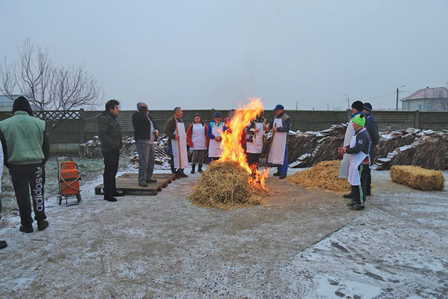 Tăiat de porc la Centrul  de Îngrijire şi Asistenţă Socială