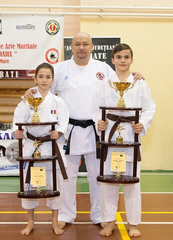 Laura Pop și Kovacs Otto, laureații anului la AJ Karate