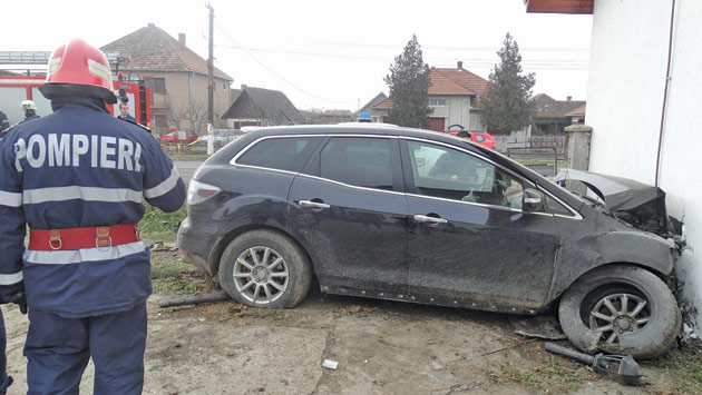 A spart un magazin cu mașina, la Ardud