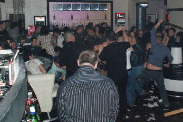 Au venit acasă de sărbători  și s-au bătut ca orbii