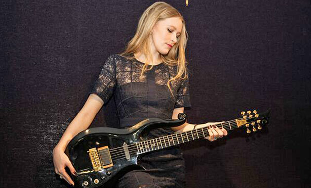 Chitare care au aparținut lui Jimi Hendrix și lui Prince, scoase la licitație la Londra